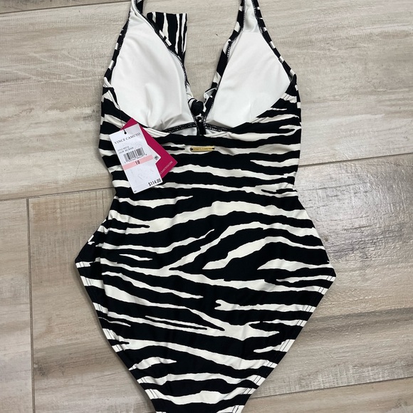 Vince Camuto L121118 Women’s Zebra Tie Front Halter One-Piece Swimsuit Size 10 - Picture 5 of 5